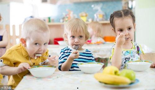 幼儿园吃饭爆料视频,温馨瞬间与成长点滴  第3张